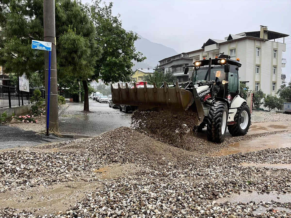 Denizli'de sağanak yaşamı olumsuz etkiledi