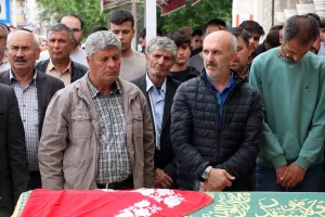 MANİSA (AA) – Denizli'nin Buldan ilçesinde tırın çarptığı otomobilde yaşamını