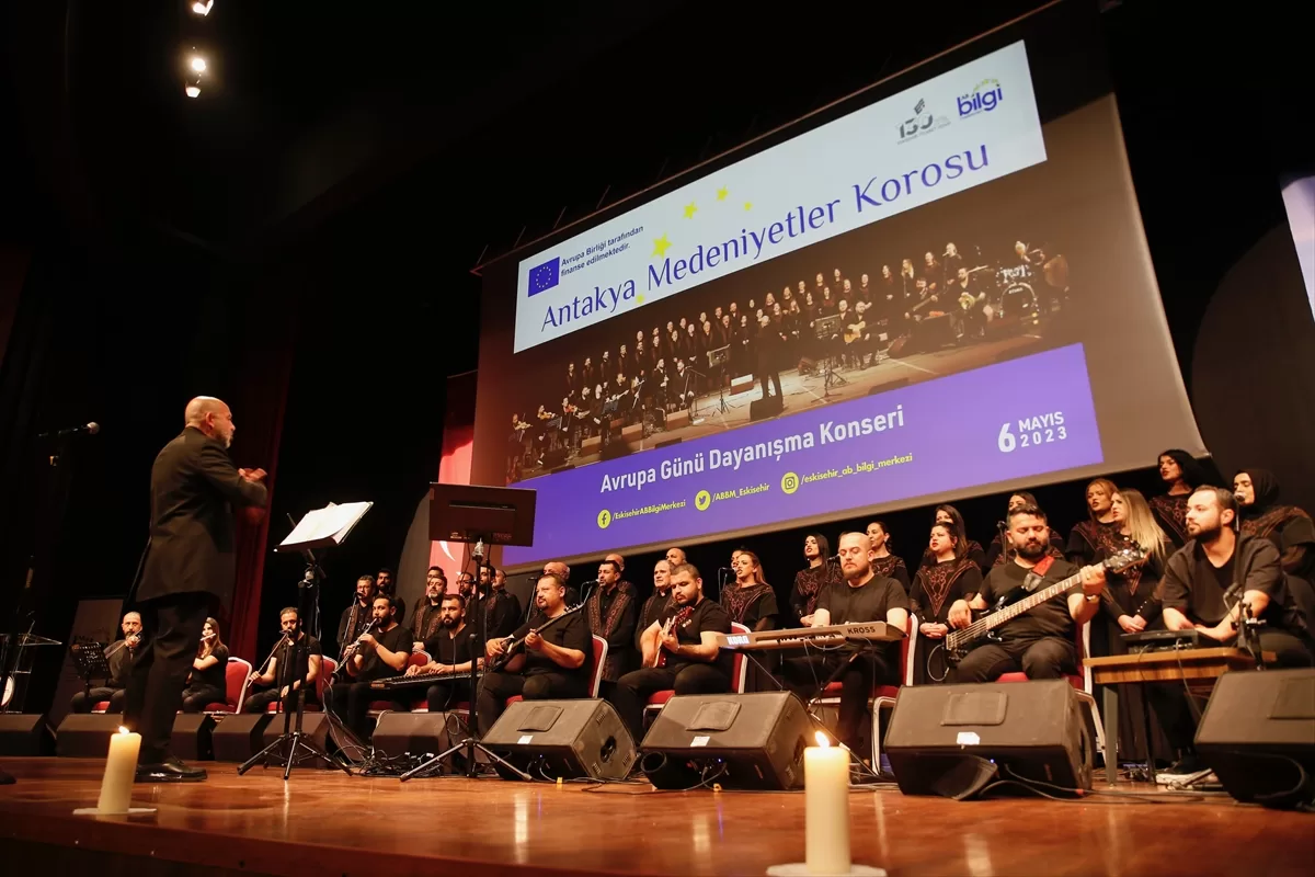 Depremde 7 üyesini kaybeden Antakya Medeniyetler Korosu Eskişehir'de konser verdi