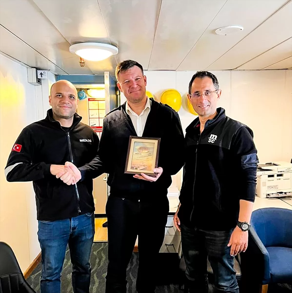 Depremzedelere barınma sağlayan MSC AURELIA gemisi İskenderun'dan ayrıldı
