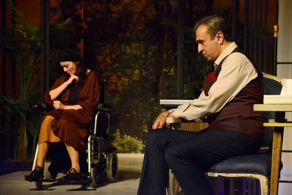 Devlet Tiyatroları'nın “Tek Kişilik Düet” oyunu Edirne'de sahnelenecek