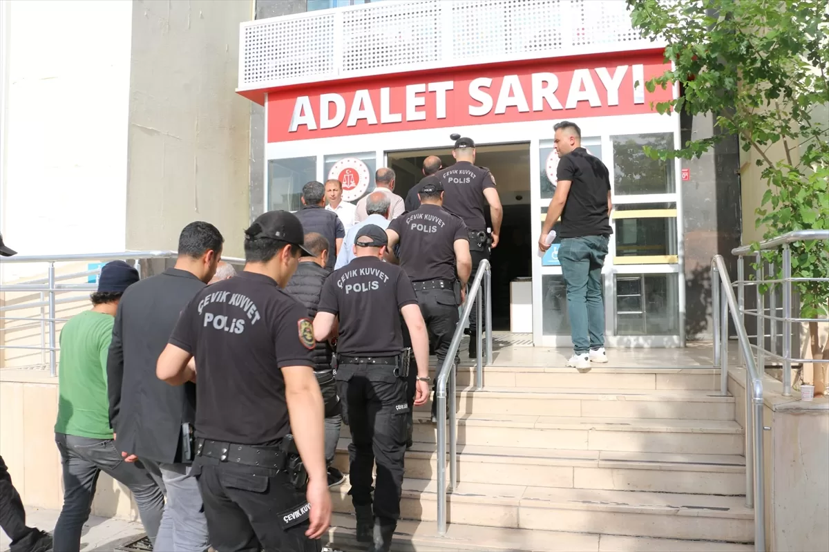 Diyarbakır'da 5 kişinin yaralandığı silahlı kavgayla ilgili 11 zanlı tutuklandı