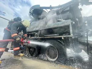 DÜZCE (AA) – Düzce'de seyir halindeyken yanan vidanjör kullanılamaz hale