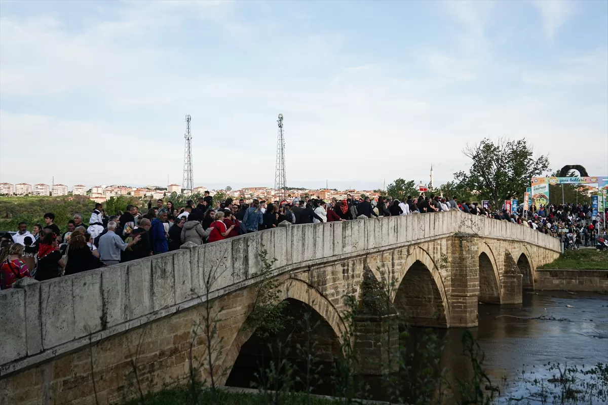 Edirne'de geleneksel “Kakava ateşi” yakıldı