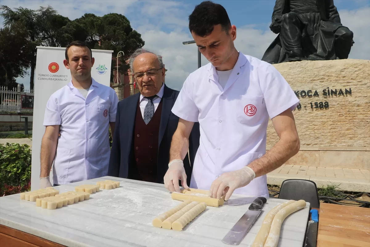 Edirne'de Türk Mutfağı Haftası kapsamında saray lezzetlerinden badem ezmesi ikram edildi