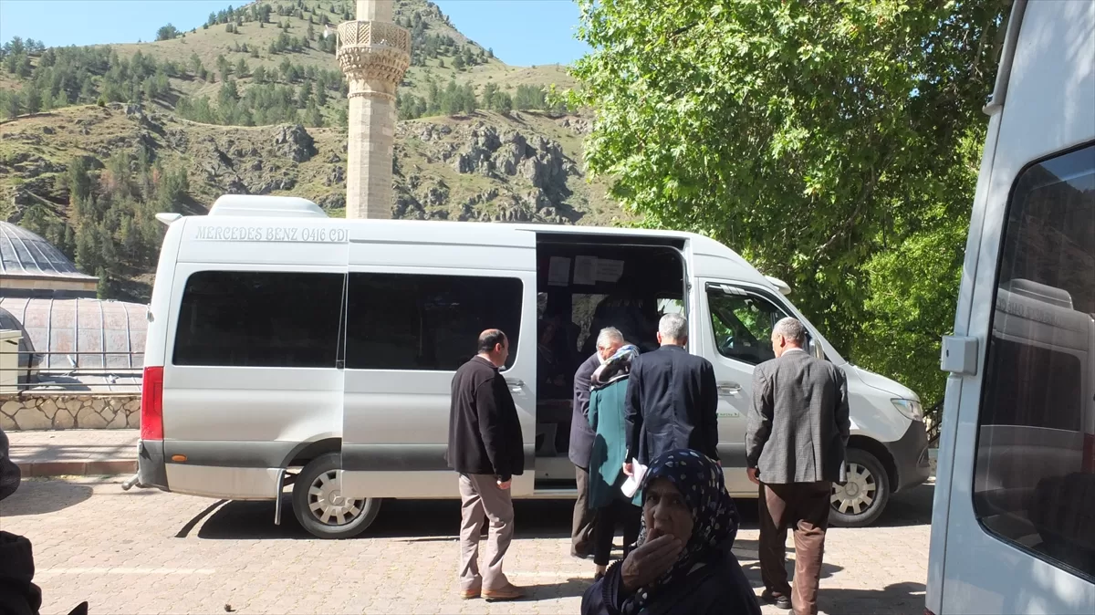 Elazığ'da barınan depremzedeler oy kullanmak için  memleketleri Malatya'ya gitti