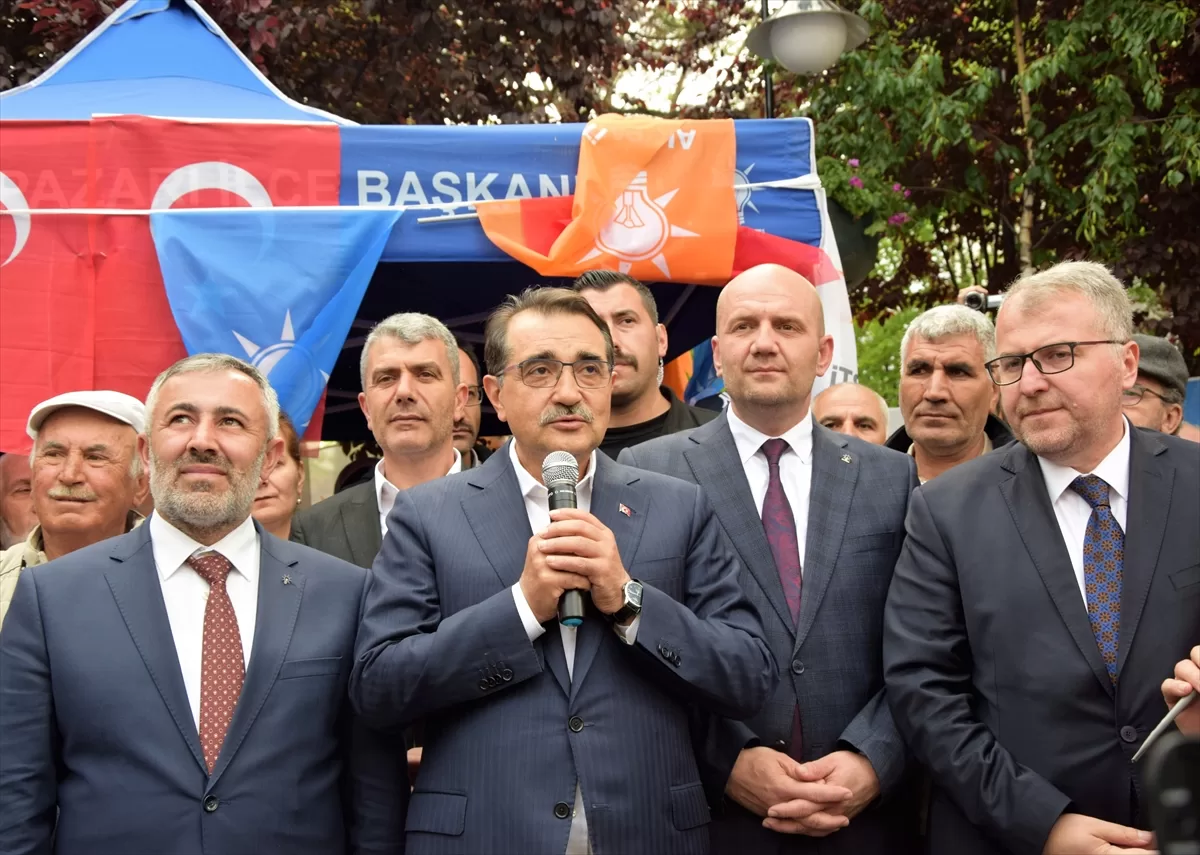 Enerji ve Tabii Kaynaklar Bakanı Dönmez, Bilecik'te vatandaşlara hitap etti: