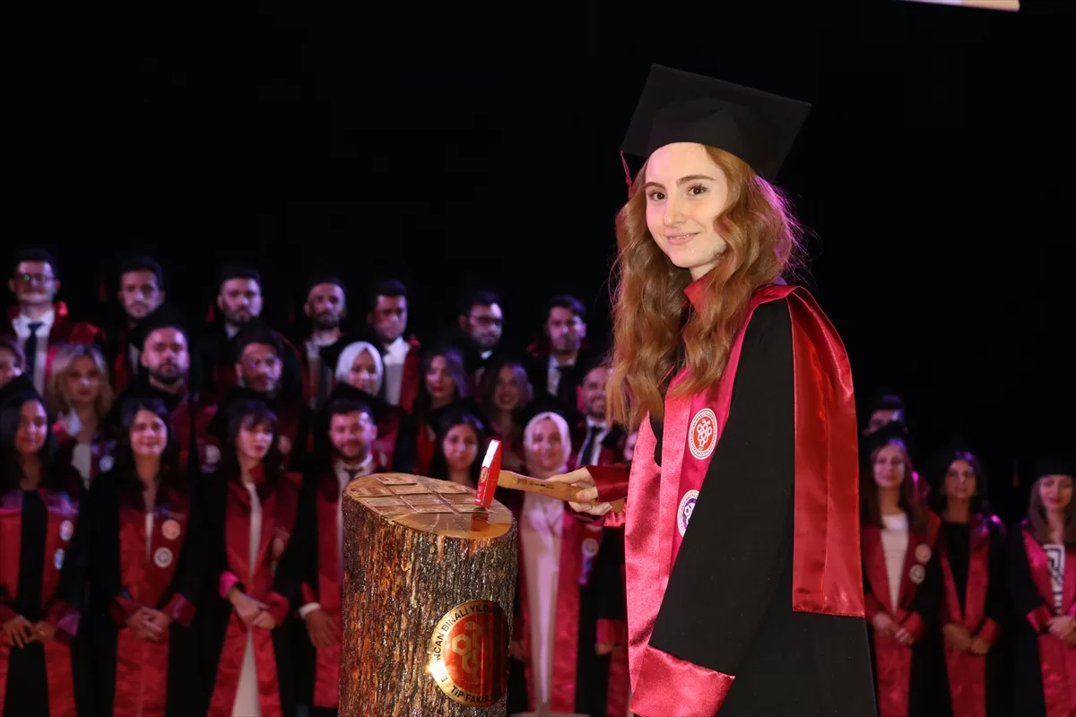Erzincan Binali Yıldırım Üniversitesi Tıp Fakültesi 10. dönem mezunlarını verdi