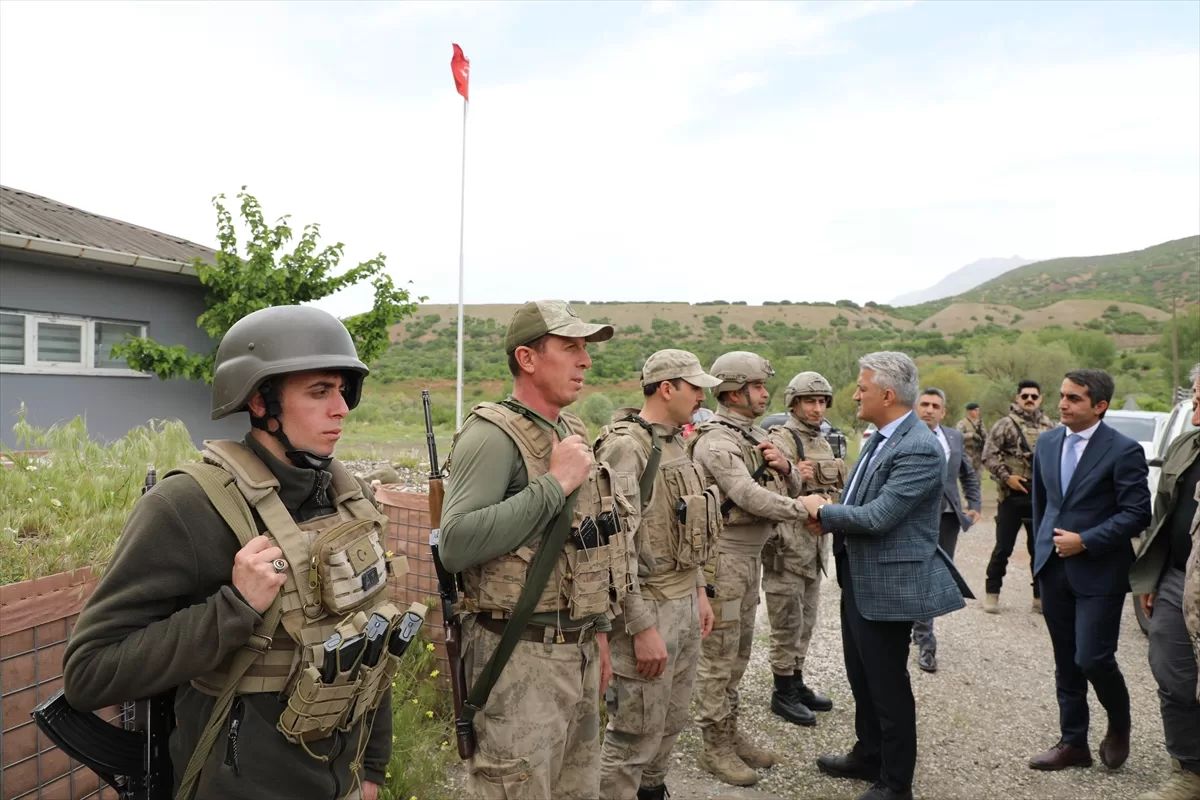 Erzincan Valisi Mehmet Makas, Kemah ilçesindeki üs bölgelerini ziyaret etti