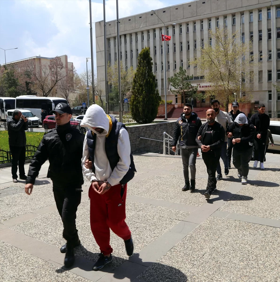 Erzurum merkezli “hayat sigortası” dolandırıcılığı operasyonunda 22 gözaltı