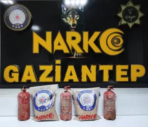 GAZİANTEP (AA) – Gaziantep'te yangın tüplerinin içerisine gizlenmiş 5 kilo