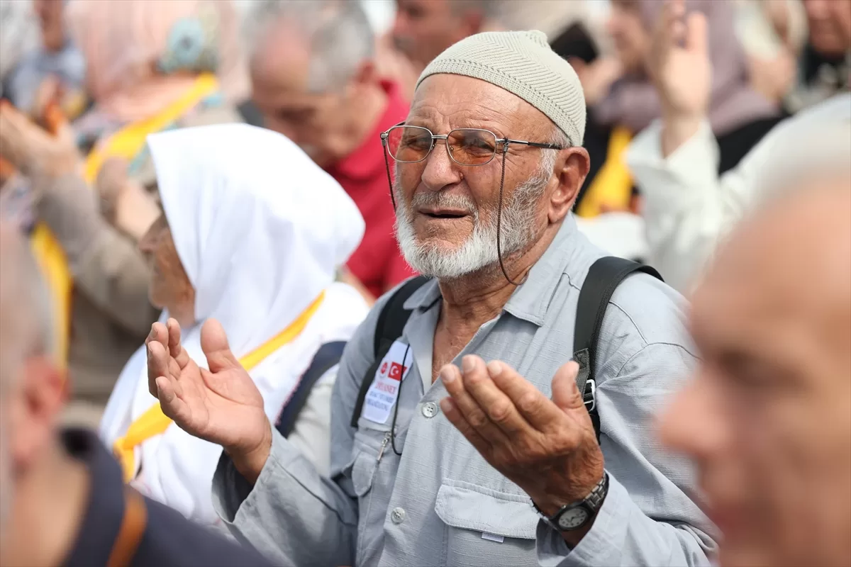 Hacı adayları Üsküdar Harem'den kutsal topraklara dualarla uğurlandı