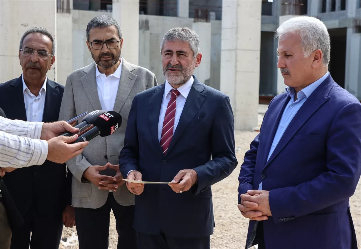 Hazine ve Maliye Bakanı Nebati, Mersin'de ziyaretlerde bulundu