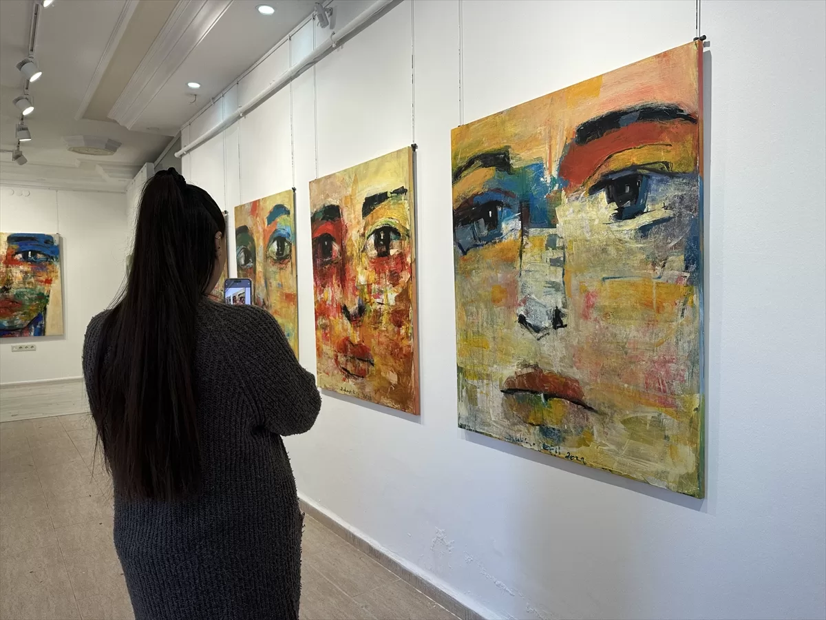 “Hep Biraz Eksik” resim sergisi Kelimat Sanat Galerisi'nde açıldı