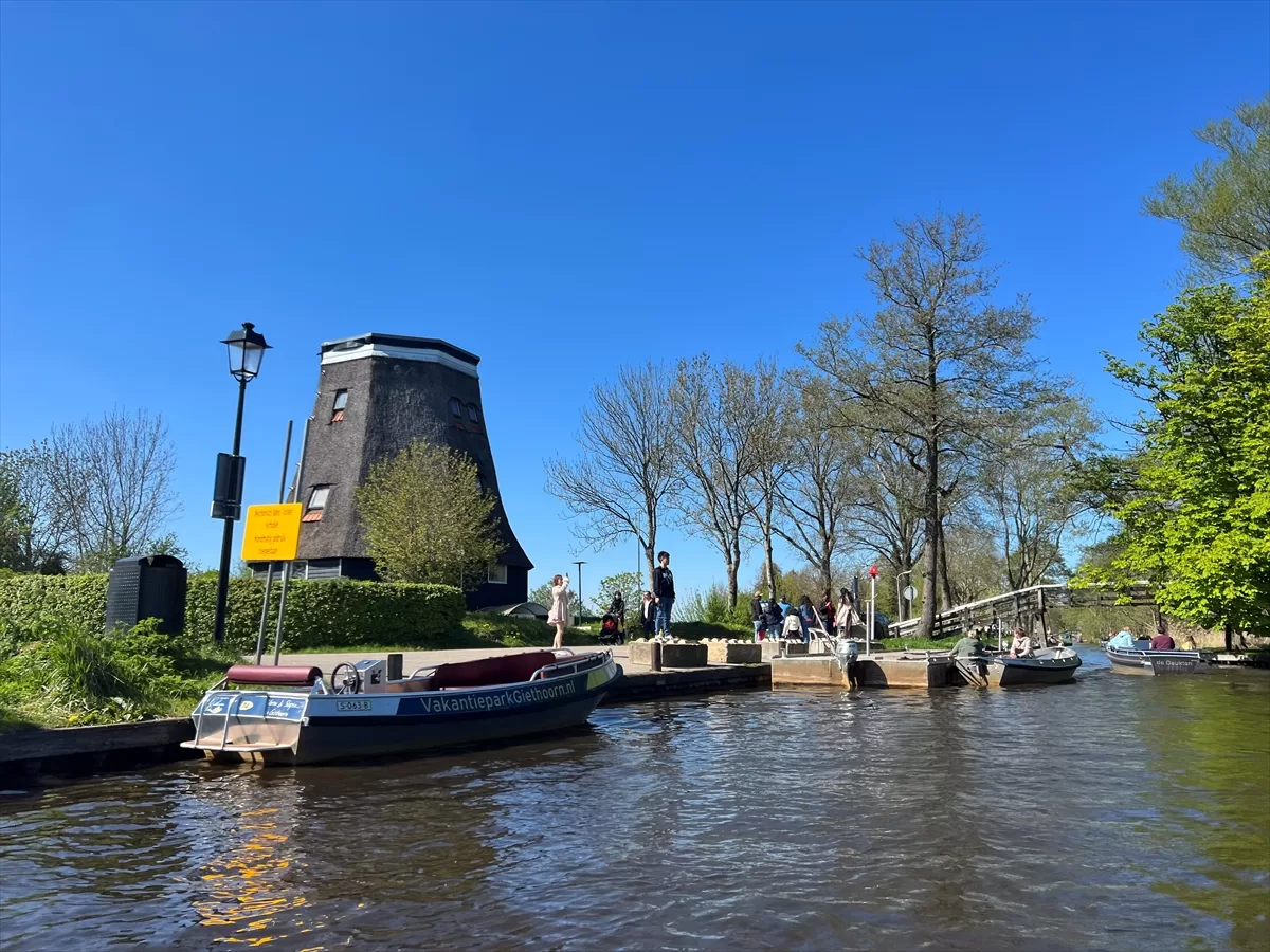 Hollanda'nın araba yolu olmayan köyü: Giethoorn