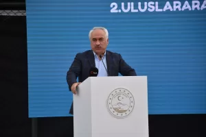 - "Evlatlarımızın hep gülmesi ve neşeli kalabilmesi, hem kendi geleceklerine