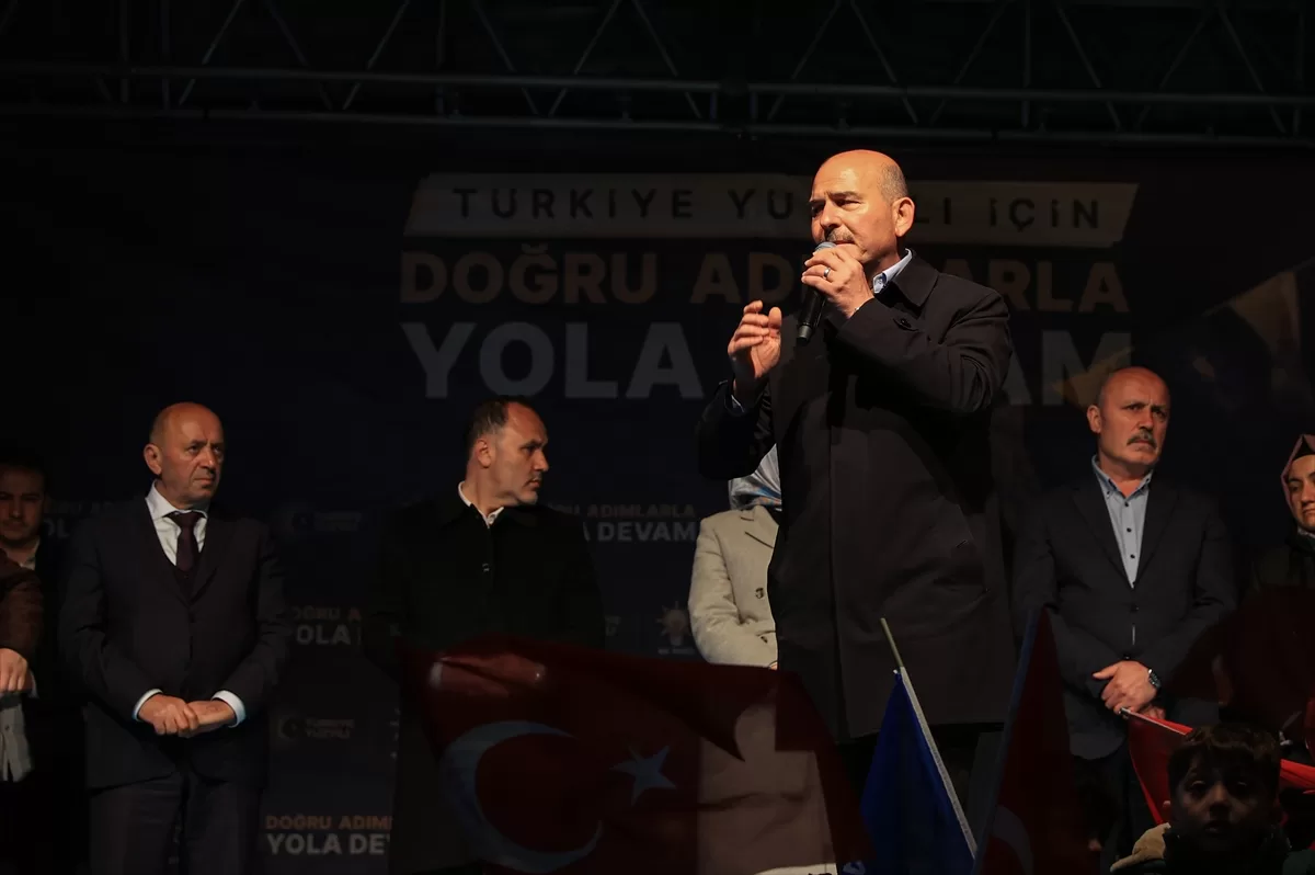 İçişleri Bakanı Soylu, Gaziosmanpaşa'da vatandaşlarla buluştu: