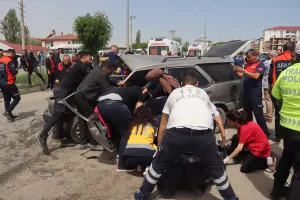 IĞDIR (AA) – Iğdır'da otomobil ile motosikletin çarpıştığı kazada biri