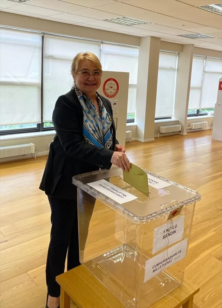 İrlanda'da Türkiye'deki 14 Mayıs seçimleri için oy kullanma işlemi başladı