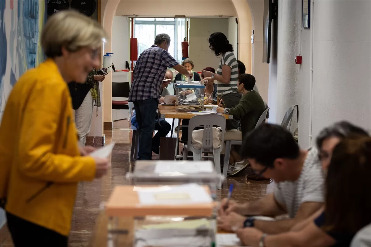 İspanya'da halk yerel seçimler için sandık başına gitti