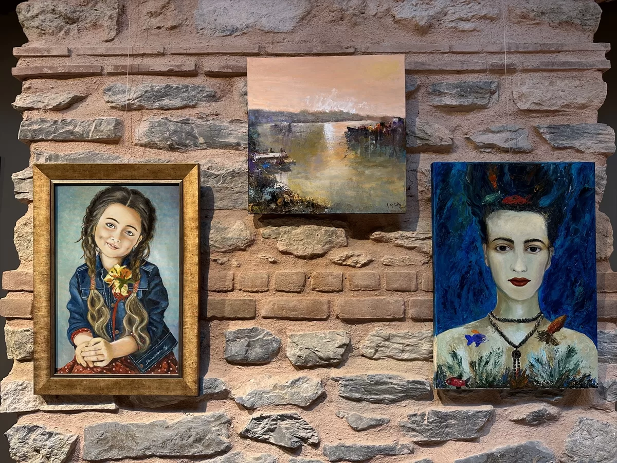 İstanbul Kız Lisesi Sanat Grubu'nun 9. karma sergisi Lale Vakfı'nda açıldı