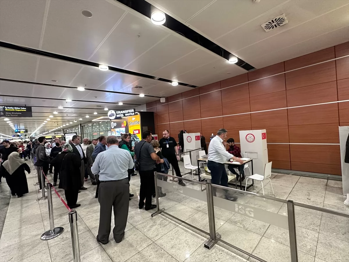 İstanbul Sabiha Gökçen Havalimanı'nda oy verme işlemi devam ediyor