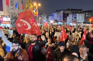 İSTANBUL (AA) – İstanbul'un fethinin 570. yıl dönümü, Esenler'de fener