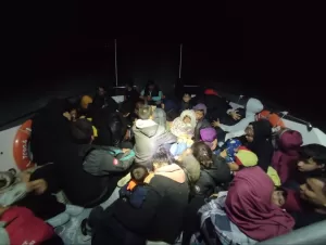 İZMİR (AA) – İzmir'in Dikili ve Karaburun ilçeleri açıklarında 56