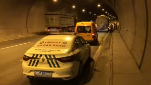 - Tankerin lastiklerinin alev almasıyla çıkan yangın söndürülürken tünel tek