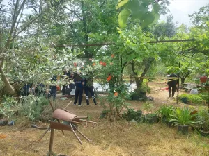 İZMİR (AA) – İzmir'in Kemalpaşa ilçesinde suyla doldurmaya çalıştığı havuza