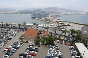 İZMİR (AA) – İzmir Alsancak Limanı'nda demirleyen Türkiye'nin en büyük