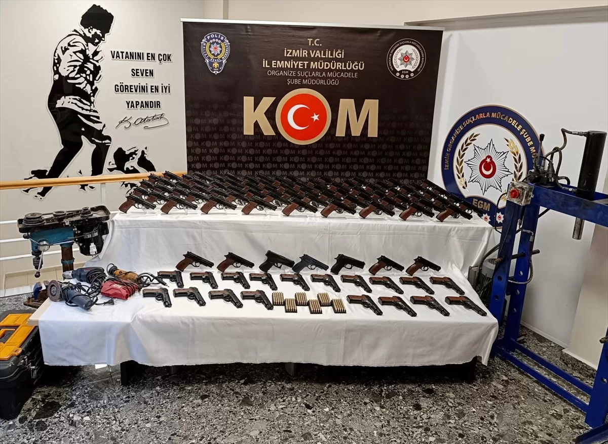 İzmir'de yasa dışı silah imal ve ticareti operasyonunda 4 kişi yakalandı
