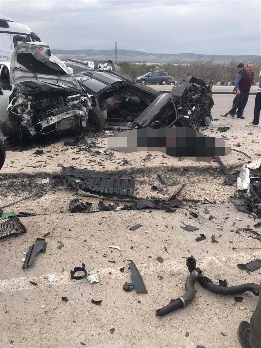 Kahramankazan’da 2 otomobilin çarpışması sonucu 1 kişi öldü, 3 kişi yaralandı
