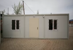 KAHRAMANMARAŞ (AA) – Kahramanmaraş'ta depremde hasar gören okulların bahçesine, 14