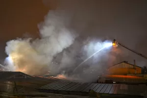 İSTANBUL (AA) – İstanbul Kartal'da, mobilya imalathanesinde çıkan yangın, itfaiye