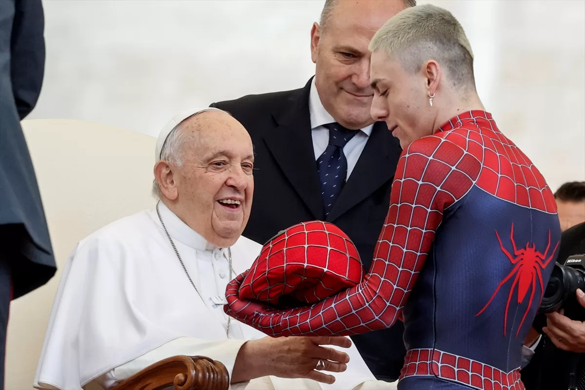 Katoliklerin lideri Papa Franciscus, Mısır Kıpti Kilisesi lideri Papa 2. Tavadros ile görüştü