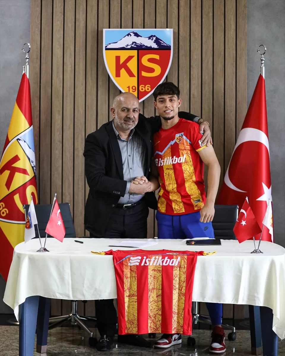 Kayserispor, Talha Sarıarslan'ın sözleşmesini 2 yıllığına uzattı
