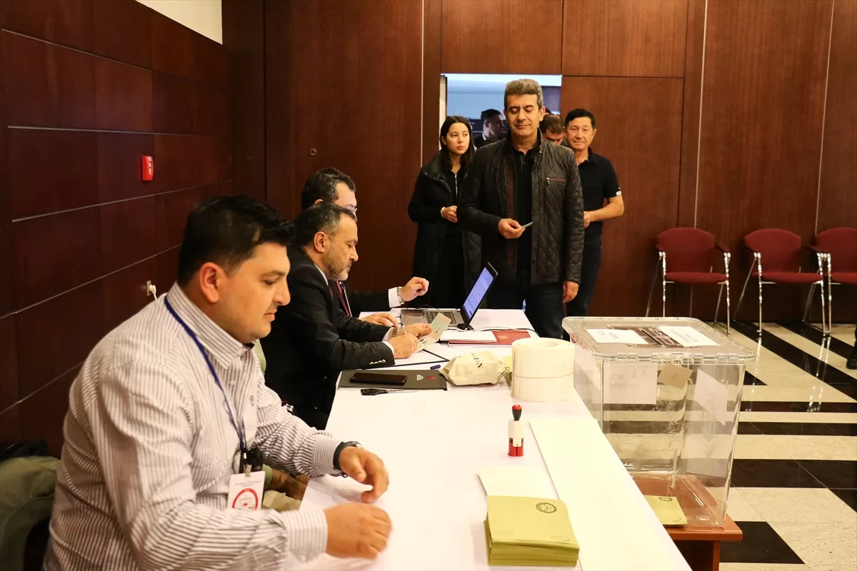 Kazakistan'da Türkiye'deki 14 Mayıs seçimleri için oy kullanma işlemi başladı
