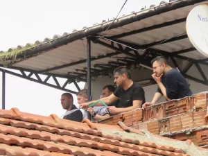 KIRKLARELİ (AA) – Kırklareli'nin Lüleburgaz ilçesinde çıkan yangında 2 ev