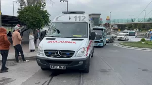 KOCAELİ (AA) – Kocaeli'nin Çayırova ilçesinde hareket halindeki minibüsten düşen