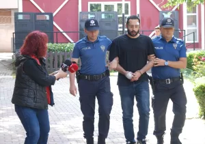 İSTANBUL (AA) – Maltepe'de, otomobille çarptığı 4 işçinin ölümüne, birinin