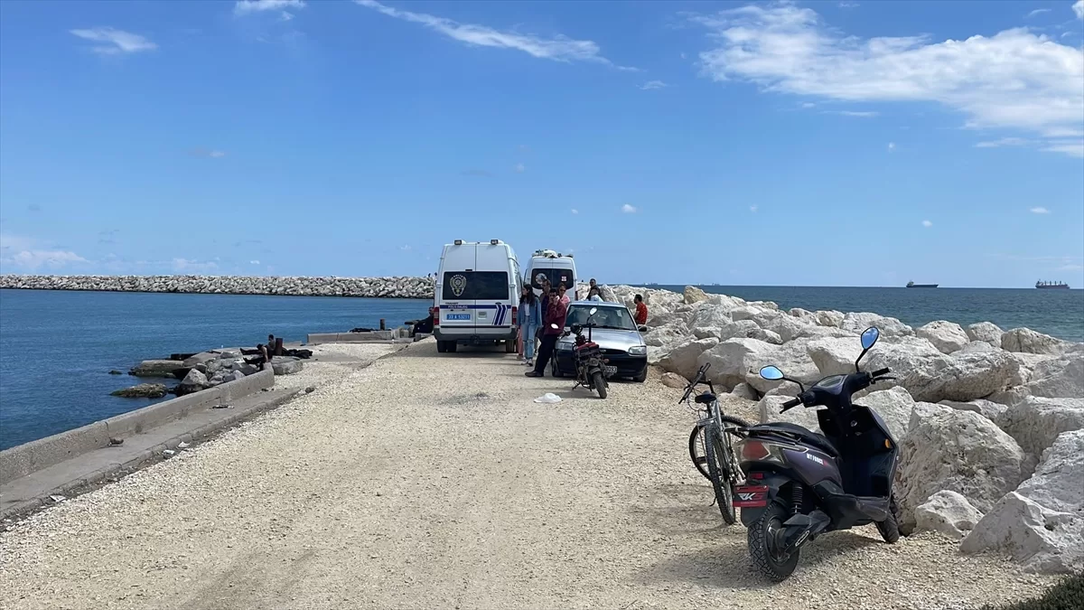 Mersin'de denizde erkek cesedi bulundu