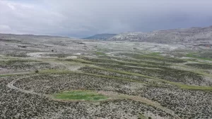 MERSİN (AA) – Erdemli'de arıcıların bal üretimi yapacağı yaylaya karla