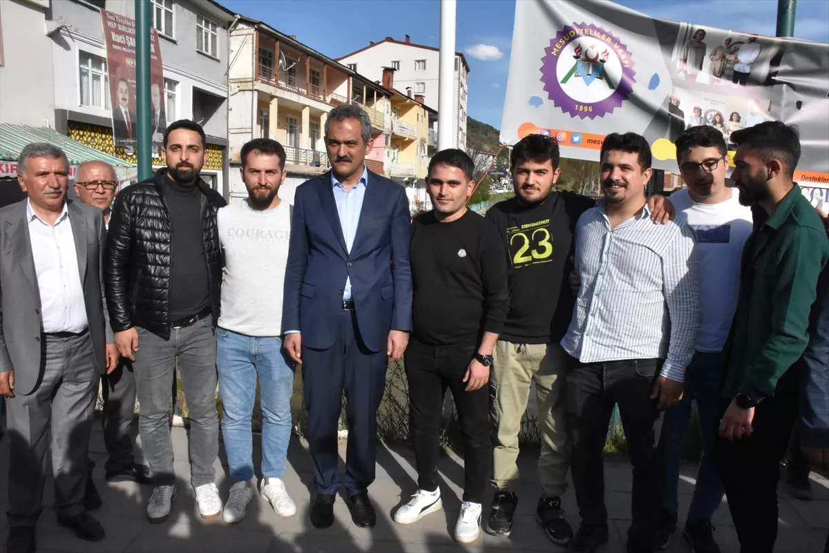Milli Eğitim Bakanı Özer, Ordu'nun bazı ilçelerini ziyaret etti: