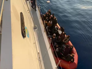 MUĞLA (AA) – Muğla'nın Bodrum ilçesi açıklarında 29 düzensiz göçmen