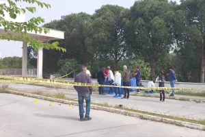 MUĞLA (AA) – Muğla'nın Milas ilçesinde eski hastane binası önünde