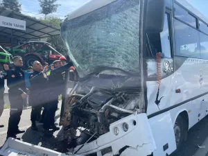 MUĞLA (AA) – Muğla'da midibüsün kamyona çarpması sonucu ilk belirlemelere