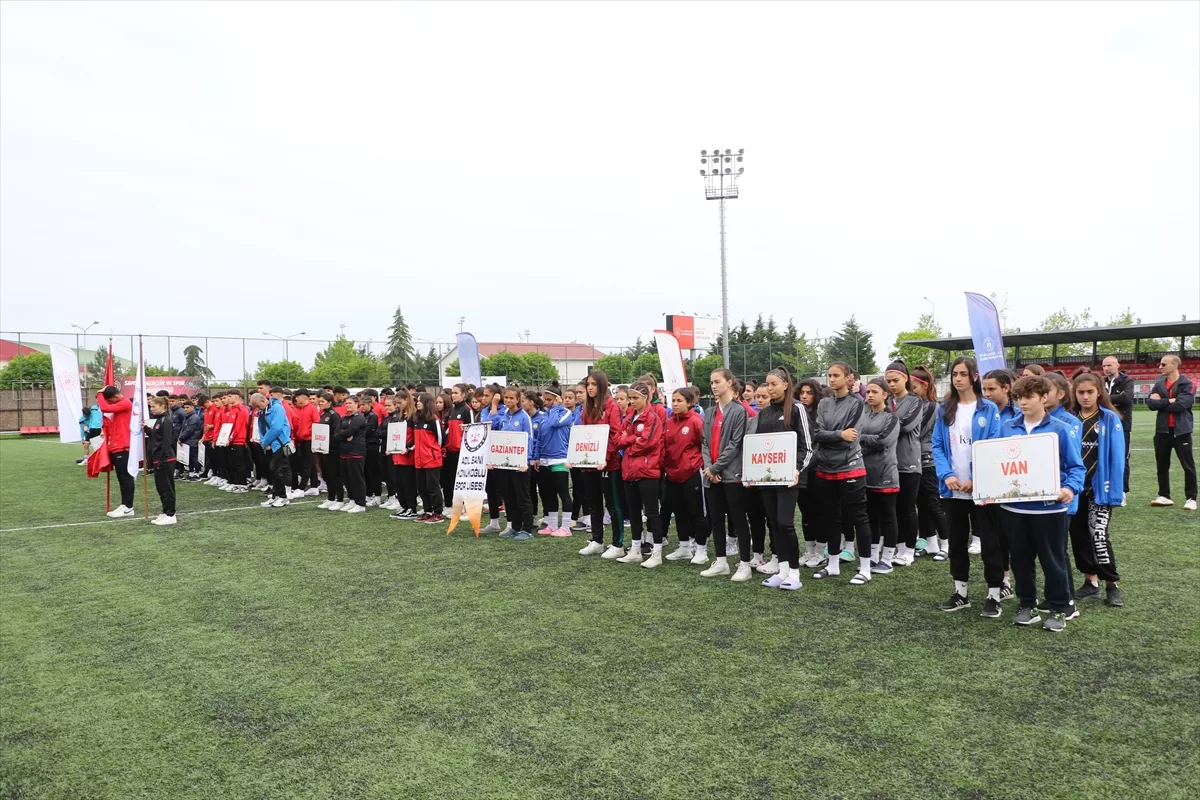 Okul Sporları Gençler Futbol Türkiye Finalleri, Samsun'da başladı