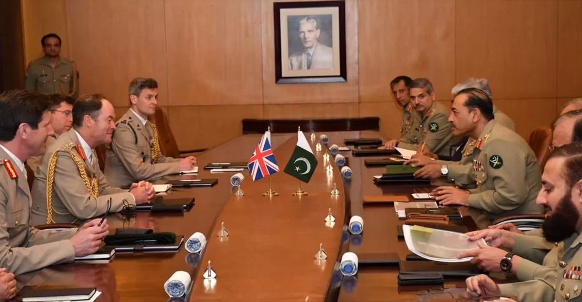Pakistan ve İngiltere, bölgesel güvenliği görüştü