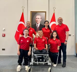 ANKARA (AA) – Paralimpik yüzücüler, Dünya Serisi'nin Fransa ayağında mücadele